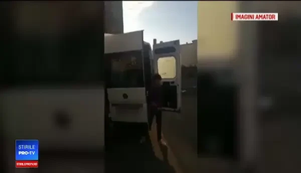 "Performanța” unui șofer din Covasna. Câți oameni a reușit să înghesuie în microbuzul său