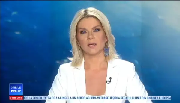 Un TIR cu lemne s-a răsturnat pe Transalpina. De ce erau în cabină 4 persoane