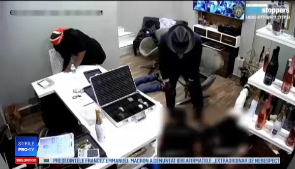 Jaf în plină zi, filmat în totalitate. Cum au reușit hoții să plece cu o sumă uriașă