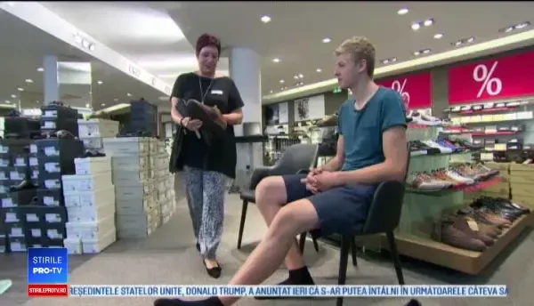 La 16 ani, poartă măsura 57 la pantofi. De ce îi plătește casa de sănătate încălțămintea