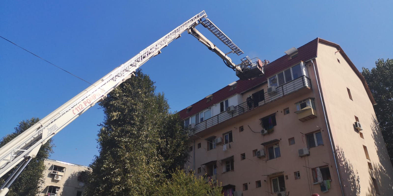 Incendiu puternic la un bloc din cartierul Berceni, Ce a păţit o locatară