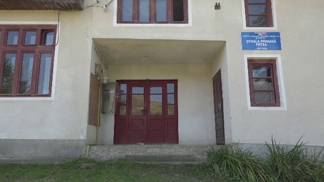 ”300 de scoli cu toaleta în curte” la deschiderea anului școlar. Ministrul Breaz: ”Cifre îmbucurătoare”