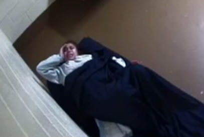 Experiență traumatizantă. O femeie a născut singură în celulă, total ignorată de gardieni