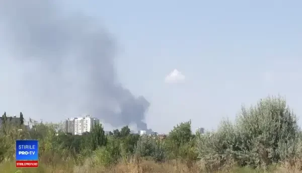 Incendiu puternic în nordul Capitalei. Garda de Mediu va analiza calitatea aerului din zonă