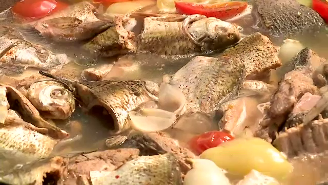 Cinci tone de pește, în rețete delicioase la Festivalul borșului lipovenesc. „O bunătate!”