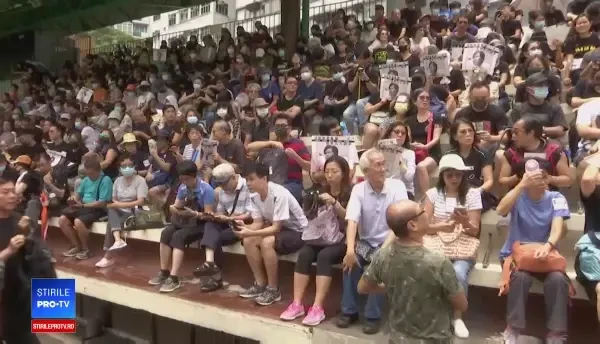 Mii de militanţi, din nou pe străzile din Hong Kong, în ciuda interdicţiei de a manifesta