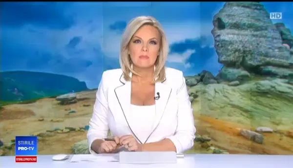 Răspunsul unei turiste care s-a urcat pe Sfinx pentru un selfie. ”Nu se roade piatra”