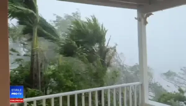 Imagini spectaculoase cu uraganul Dorian, de la NASA. Valurile ar putea atinge 6 m