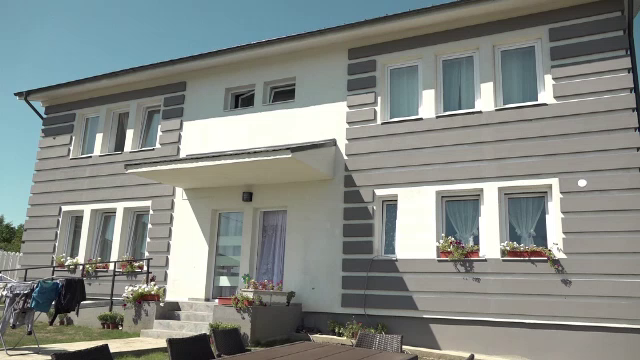 În ciuda banilor europeni disponibili pentru orfelinate, voluntarii sunt cei care construiesc adevărate cămine