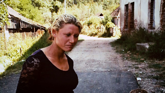 Ce riscă operatoarea de la 112 care a umilit o femeie bătută de un şofer de autobuz