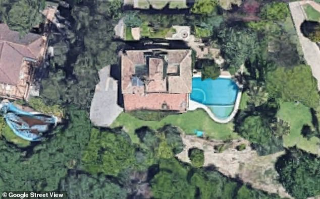 Bărbat găsit mort în piscină după ce a dat probe pentru un film pentru adulţi