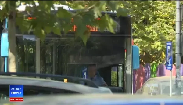 Teste cu primul autobuz şcolar din Bucureşti. De ce are controlor şi pază a poliţiei