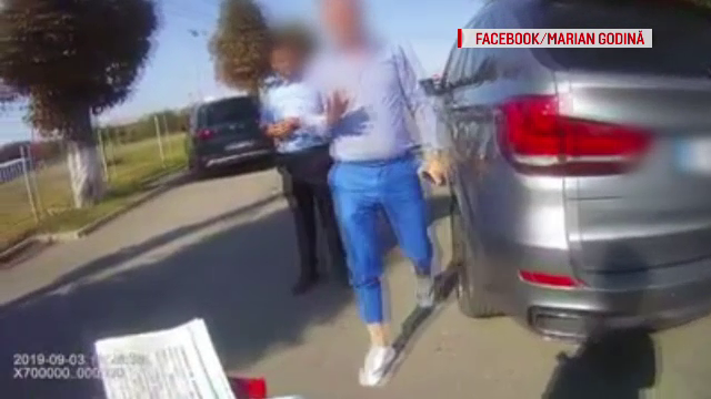 Ce a păţit consilierul deputatei PSD filmat înjurând un poliţist. "Aştept să-mi bage gaze"