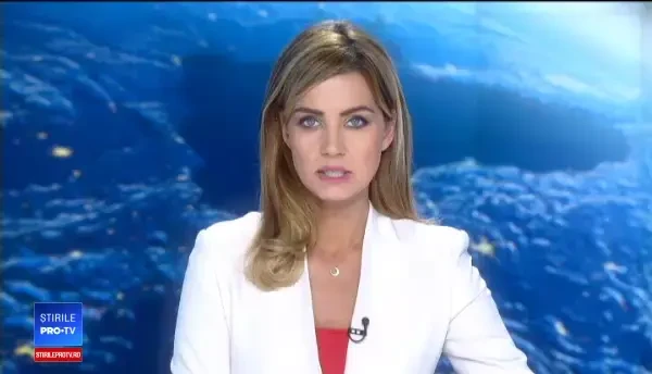 Momentul în care o tânără este jefuită de doi bărbați, în Iași. Ce au făcut cu cardul ei