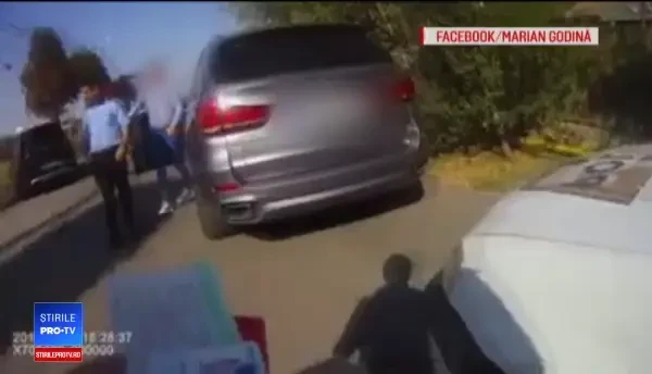 Ce a păţit consilierul deputatei PSD filmat înjurând un poliţist. "Aştept să-mi bage gaze"