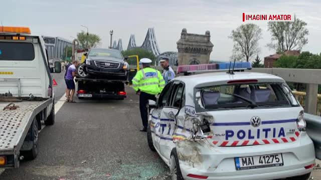 Carambol pe A2. Mașină de poliție, venită la o tamponare, implicată în accident