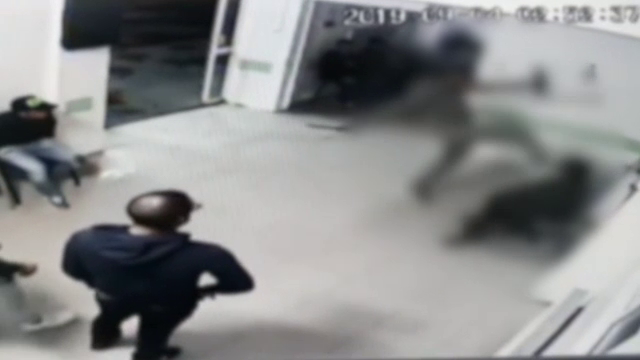 Bătaie cu înjunghieri la spitalul din Roman. ”La UPU e ca în Vestul Sălbatic”