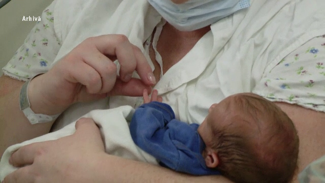 Tânără de 20 de ani acuzată de DIICOT că a vrut să îşi vândă copilul. Suma cerută de mamă