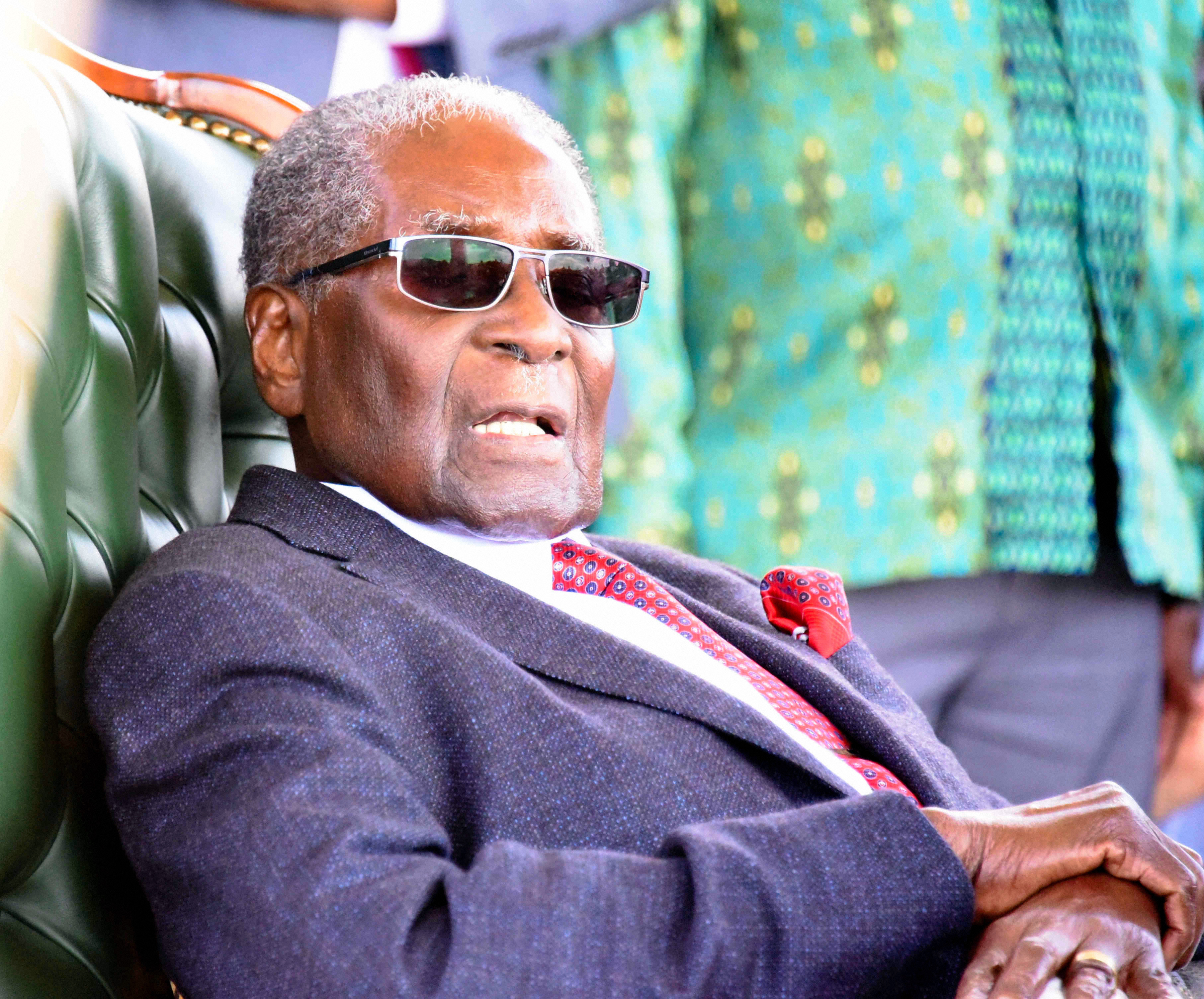 Robert Mugabe a fost declarat "erou naţional" în Zimbabwe