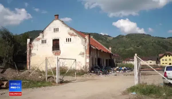 Munți de gunoaie, în stațiunile căutate pentru aer curat. ”Miroase urât când bate vântul”