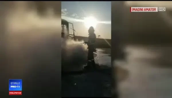 Filmul accidentului din Constanța, soldat cu 2 morți. Motocicleta lovită de excavator a luat foc