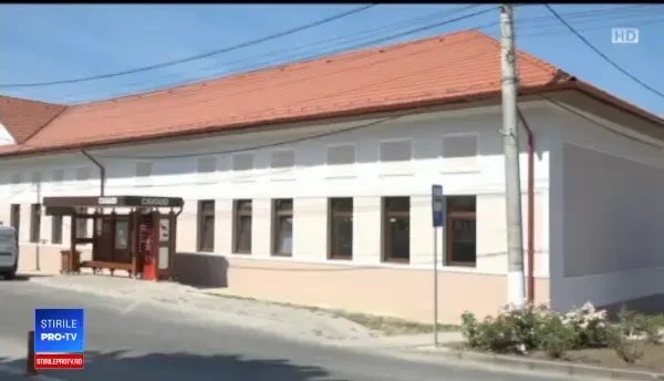 Școală desprinsă din SF-uri într-un sat din România. Orele, transmise LIVE pe internet