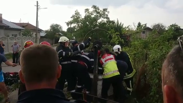 Doi frați au murit după ce au rămas fără oxigen, în curte. Cum s-a produs tragedia