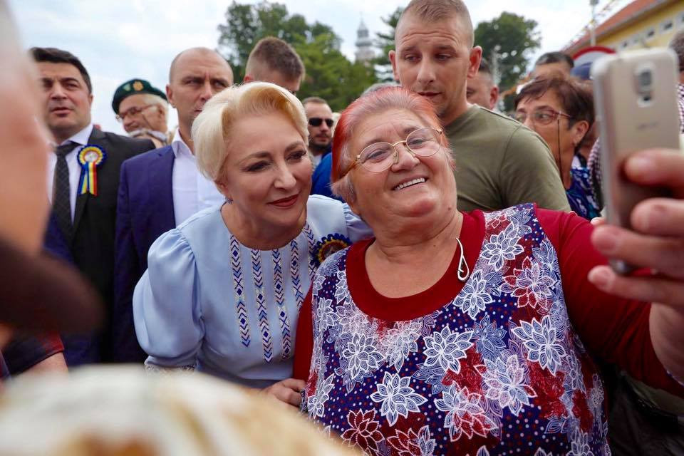 Dăncilă, la Ţebea: Sperăm ca oamenii politici de azi să înveţe de la eroii noştri naţionali