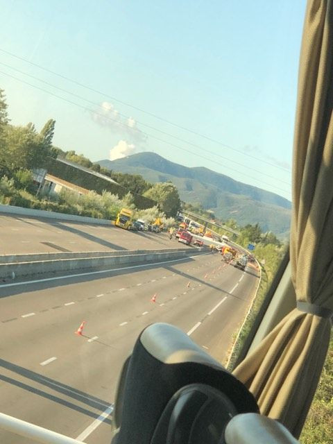 Microbuz cu români, implicați într-un grav accident în Franța. Un bărbat a murit