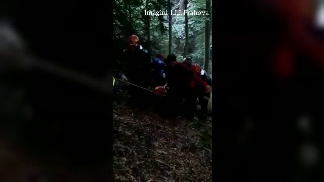 La un pas de moarte pentru o poză. O turistă a căzut într-o râpă de 60 de m, în Sinaia