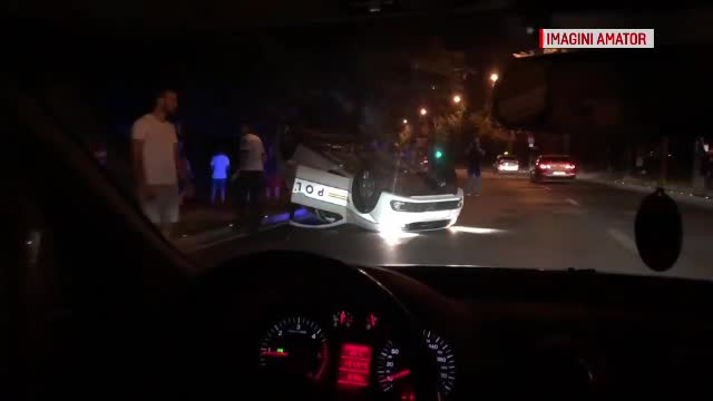 O mașină de poliție s-a răsturnat după un accident în Timișoara