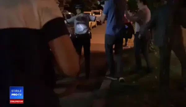 Scandal în fața sediului PSD. Protestatarul „Ceaușescu”, ridicat de poliție. VIDEO