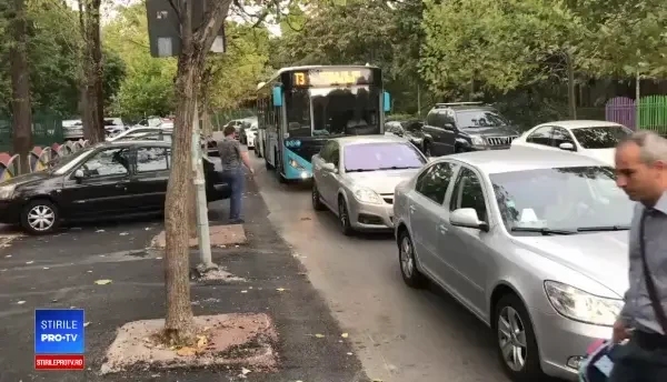 Prima zi de funcţionare a autobuzelor şcolare în Capitală. Câţi elevi au mers cu ele la ore