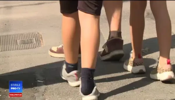 Elevii unei școli ”șantier” din Capitală, trimiși în parc pentru lecții