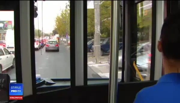 Problema cu autobuzele școlare din București, încă din prima zi: „A blocat tot traficul”