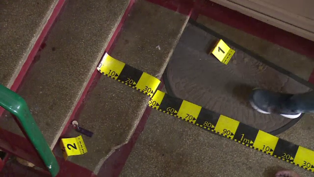 Un bărbat a fost găsit mort în scara unui bloc din Târgoviște. Ce au văzut vecinii