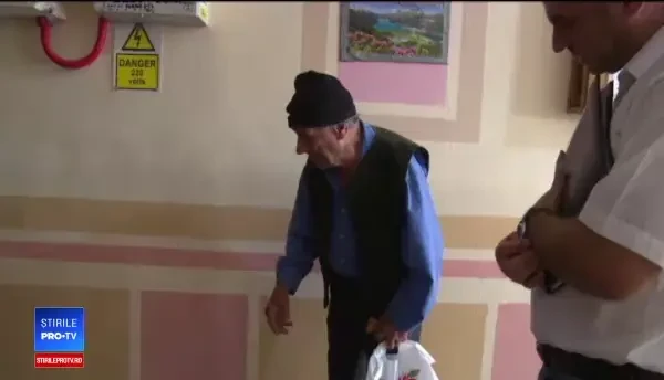 Un bărbat a fost găsit mort în scara unui bloc din Târgoviște. Ce au văzut vecinii