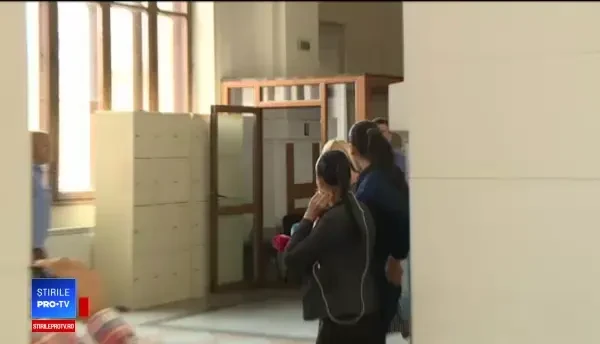 Reacţia Elenei Udrea când e întrebată dacă Traian Băsescu e naşul fetiţei ei