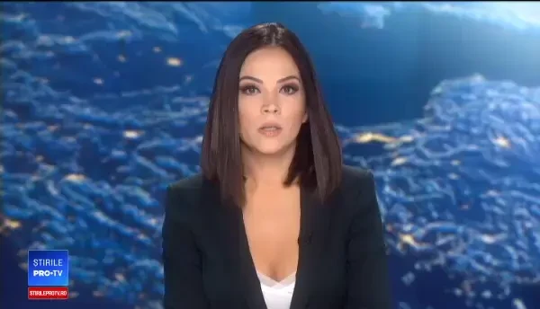 Microbuz cu deţinute, lovit de o maşină pe o şosea din Dolj. 3 oameni au ajuns la spital