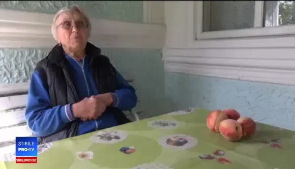 O femeie din Bacău a căzut în plasa hoților prin metoda „accidentul”. Cât a pierdut