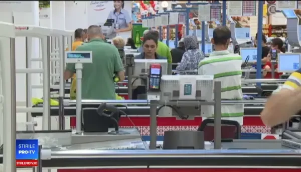 Plățile cu cardul la magazin sau pe internet se schimbă de sâmbătă. Ce îi așteaptă pe români