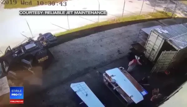 Moment șocant pe un aeroport. Un angajat, la un pas să fie ucis de un avion. VIDEO