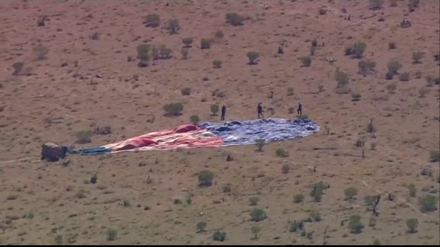 Un balon cu aer cald, cu 9 oameni la bord, s-a prăbuşit și a fost târât de vânt un km