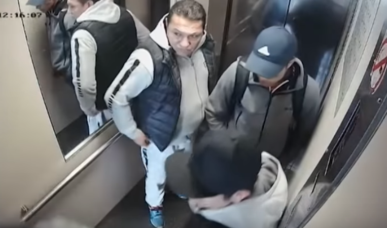 Trei bărbați au bătut violent și jefuit un olandez. Mesajul Poliției Române