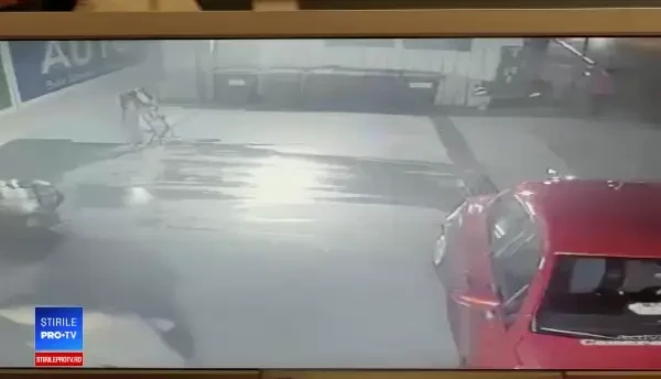 Șoferul care a încercat să jefuiască o benzinărie, filmat de camerele de supraveghere