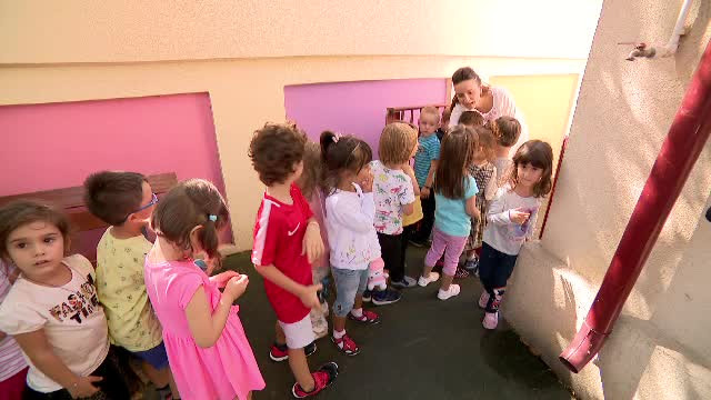 Ministerul Educației a interzis opționalele din creșe și grădinițe, plătite de părinți
