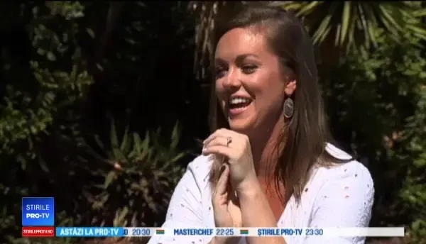 Gestul făcut de o tânără panicată că ar putea să-și piardă inelul de logodnă