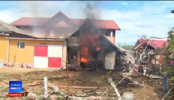 Un pensionar din Olt a murit în curte după ce a dat foc vegetației uscate