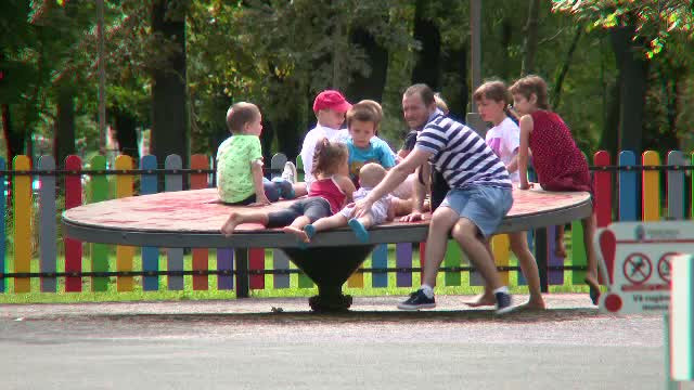 Problemele cu care se confruntă copiii care nu primesc atenție din partea părinților