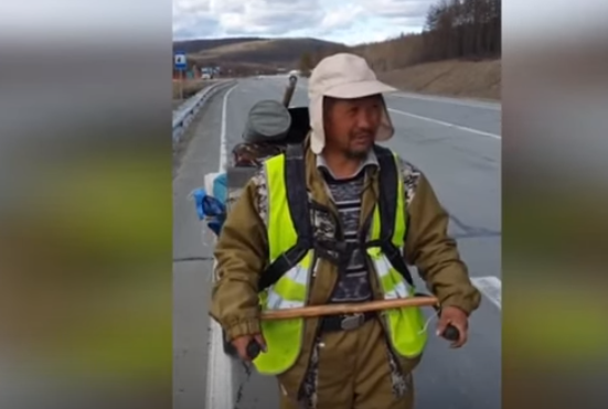 Șamanul care a mers pe jos 3000 de km ca să-l expulzeze pe Vladimir Putin a fost arestat